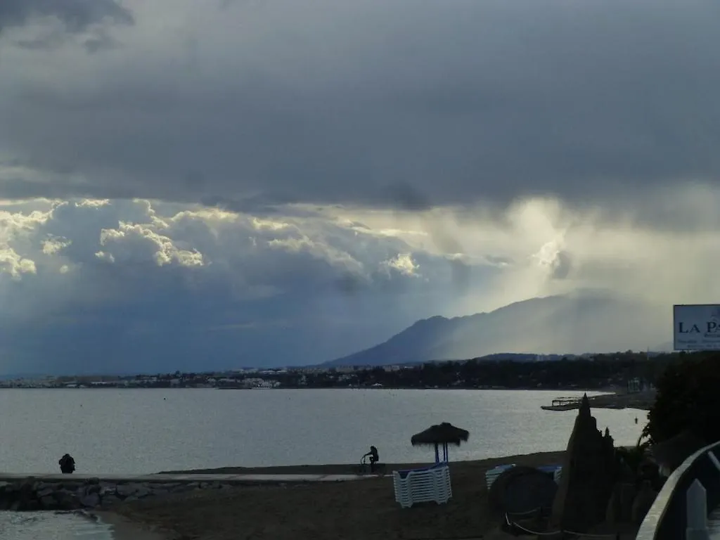 Mikonos Playa: Beachfront Retreat with Marina Access Apartment Castillo de Sabinillas