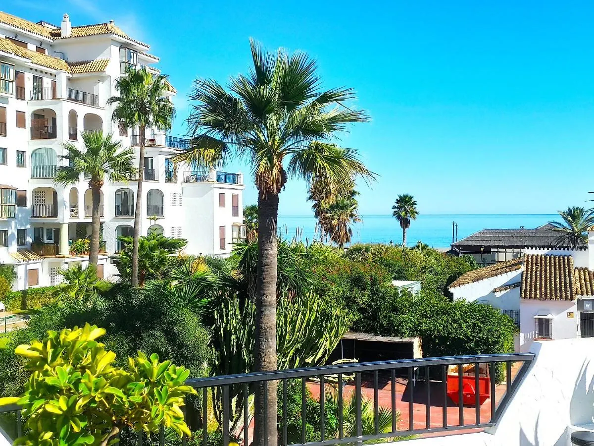Mikonos Playa: Beachfront Retreat with Marina Access Apartment Castillo de Sabinillas